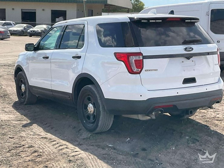 2016-ford-explorer-image-4