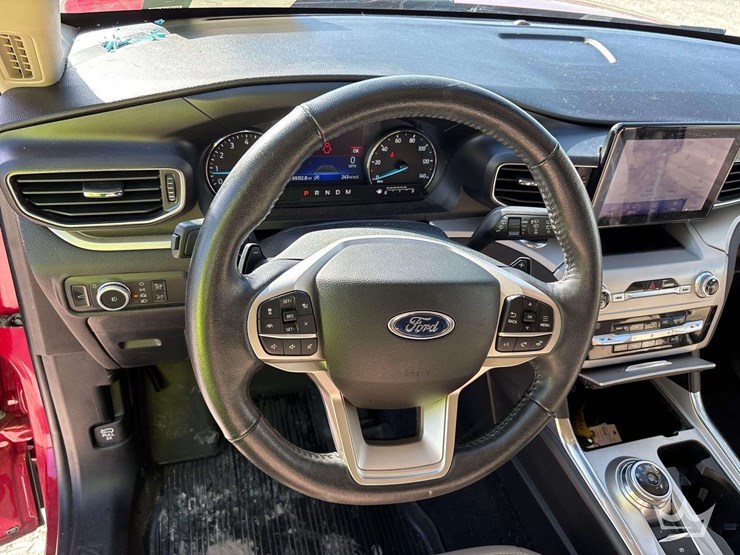 2021-ford-explorer-image-13