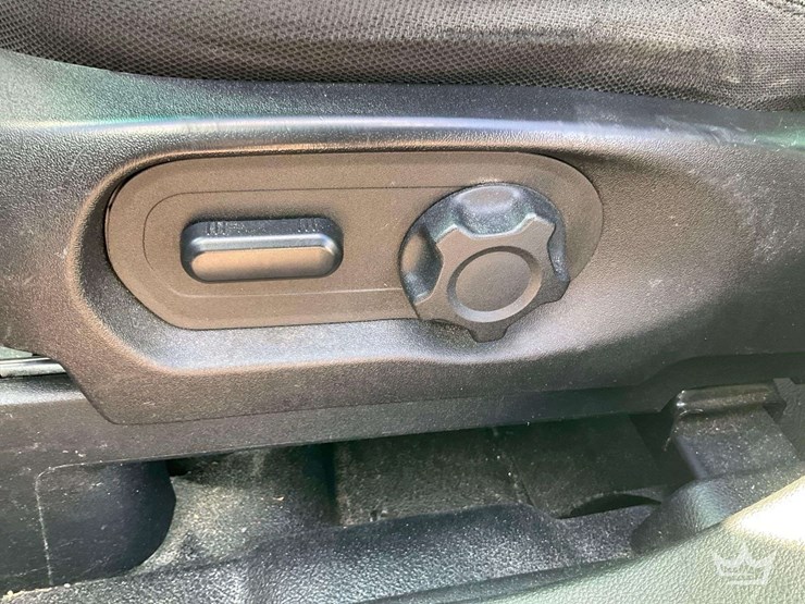 2016-ford-explorer-image-12