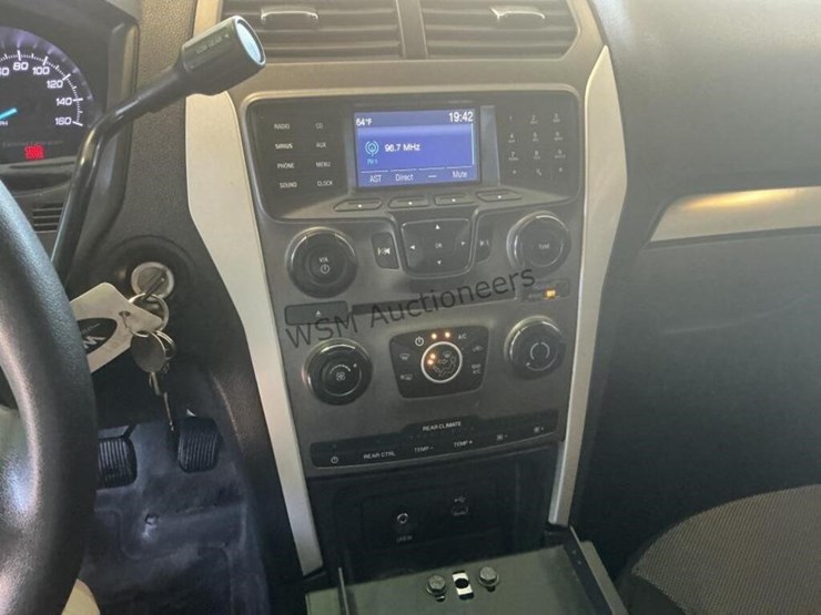 2014-ford-explorer-image-21