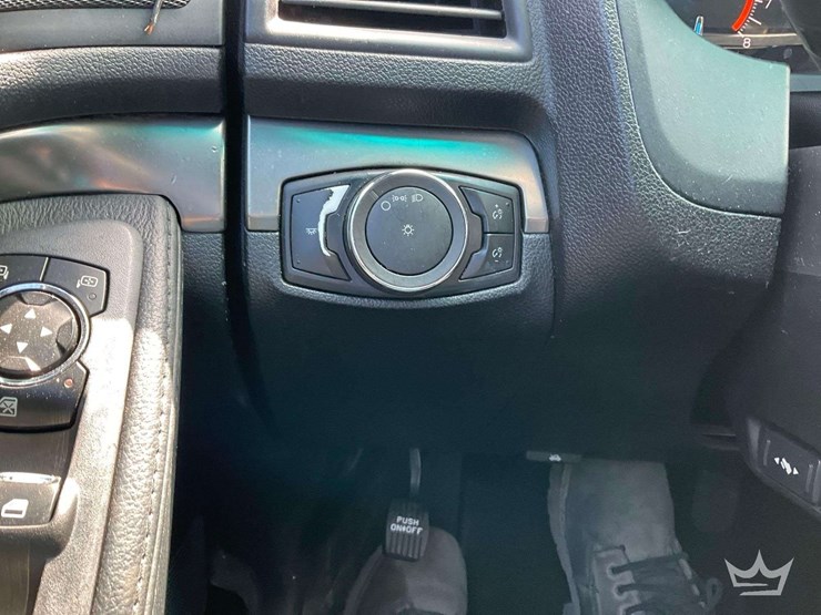 2016-ford-explorer-image-17