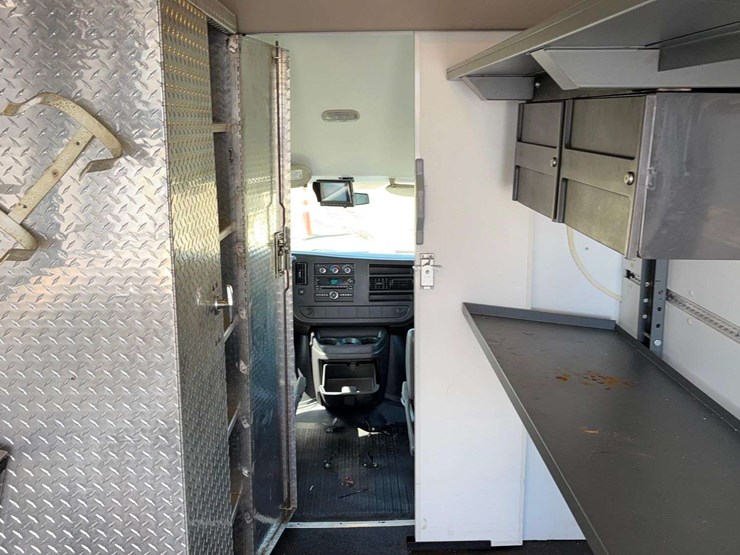 2010-chevrolet-express-3500-image-24