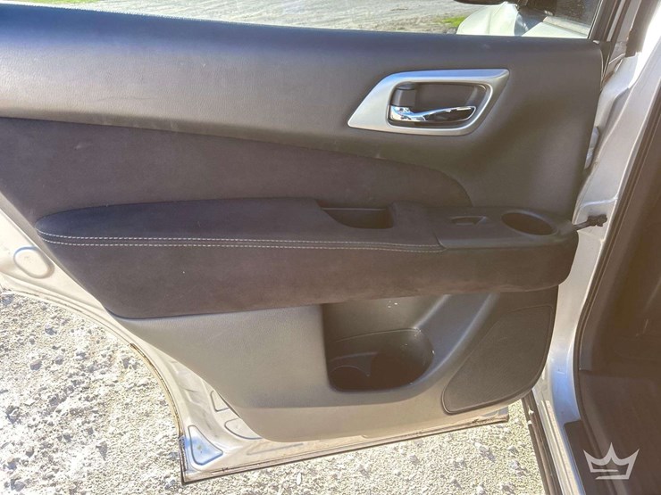 2013-nissan-pathfinder-image-21