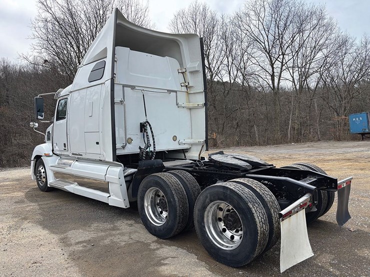 2017-western-star-5700xe-image-2