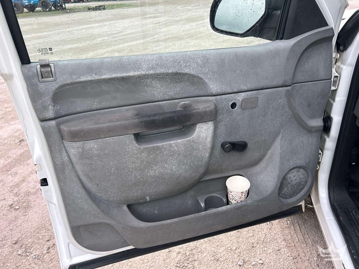 2011-chevrolet-silverado-1500-image-14