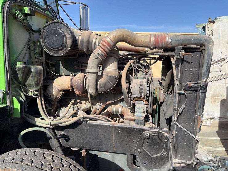 1994-peterbilt-377-image-12