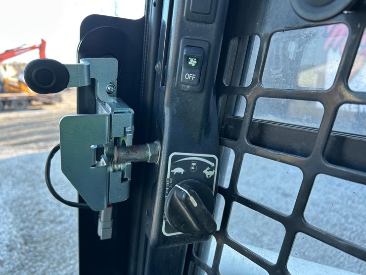 2022-bobcat-t870-image-25