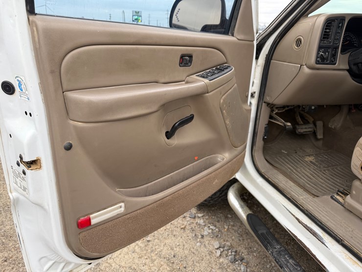 2005-gmc-2500-image-39