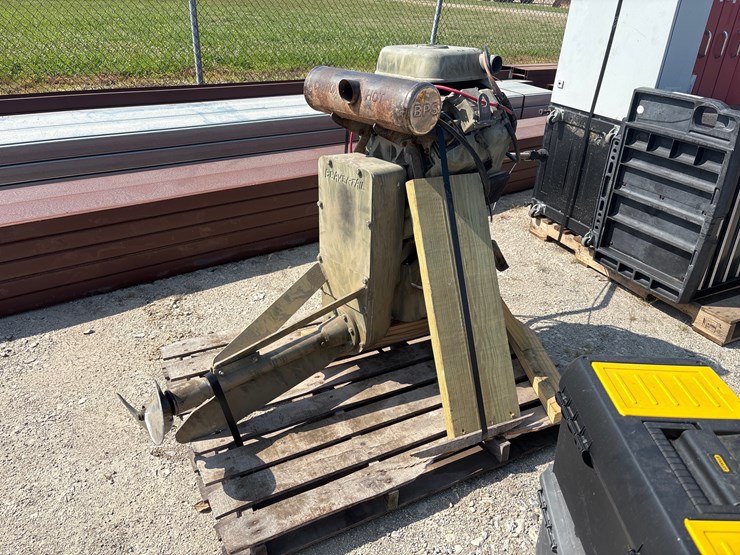 #8042-•-beaver-tail-boat-motor,-vanguard-image-2
