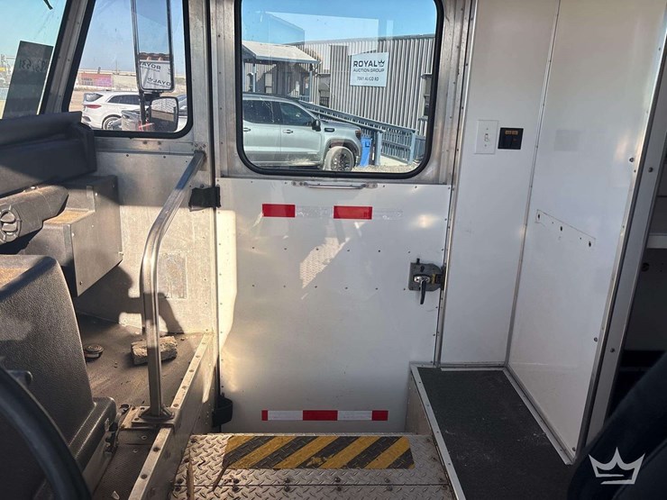 2013-chevrolet-step-van/-command-center-image-31