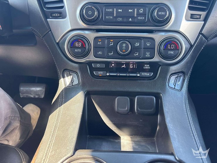 2018-chevrolet-suburban-image-19