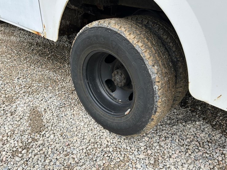 2004-utility-van-image-21