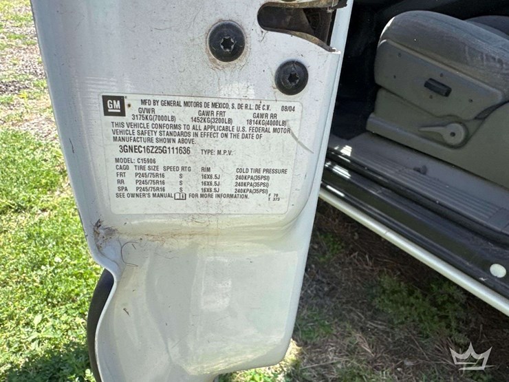 2005-chevrolet-suburban-image-6