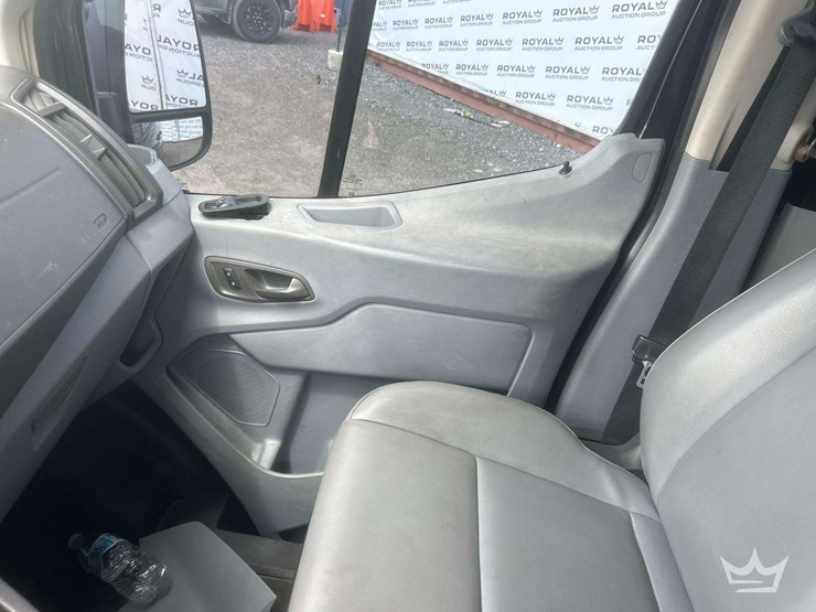 2015-ford-transit-image-25