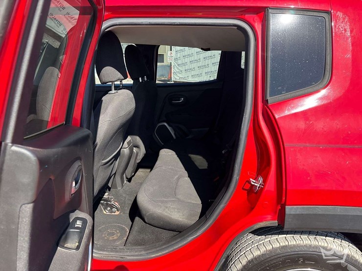 2015-jeep-renegade-image-19