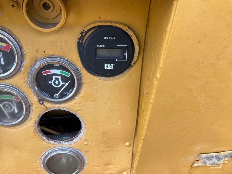 caterpillar-572e-tracked-pipe-layer-image-17