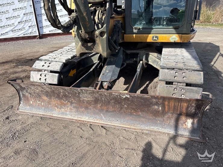 2016-deere-85g-image-21