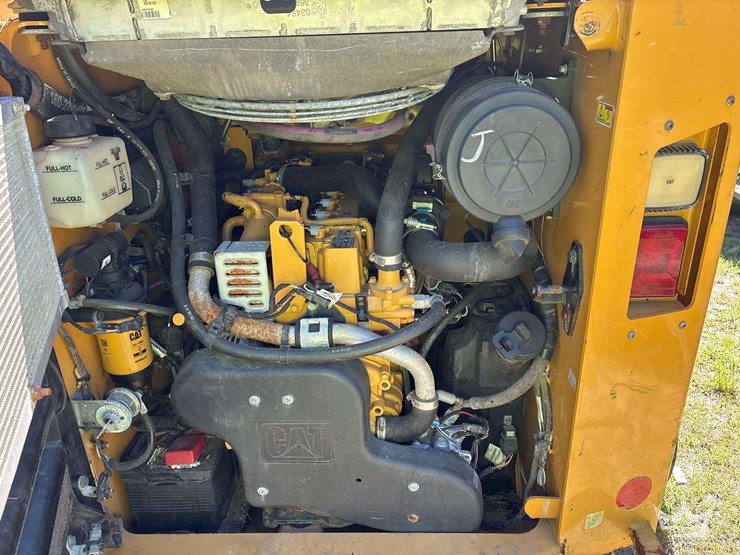 2021-caterpillar-279d3-image-6