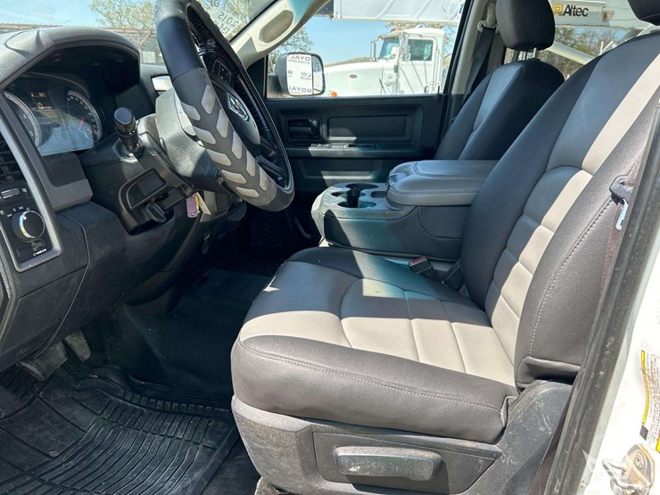 2015-ram-5500-rki-10ft.-utility-flatbed-truck-image-14