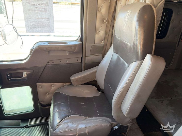 2011-kenworth-t800-image-17