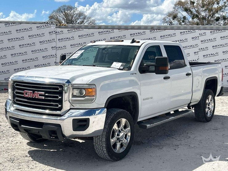 2017-gmc-sierra-2500-image-1