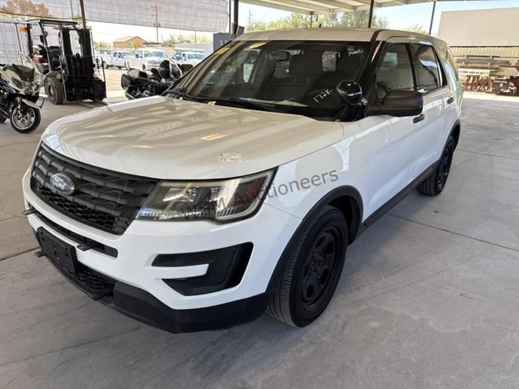 2017-ford-explorer-image-4