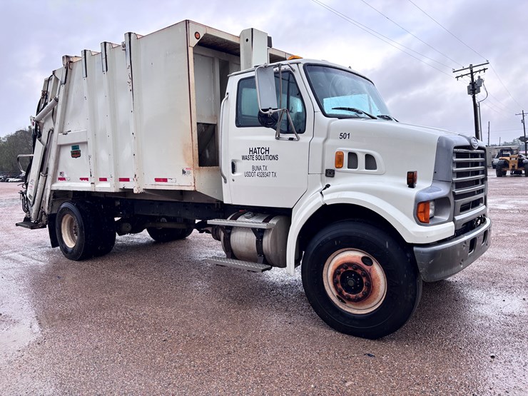 2009-sterling-l7500-image-2