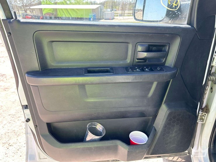 2015-ram-5500-rki-10ft.-utility-flatbed-truck-image-13