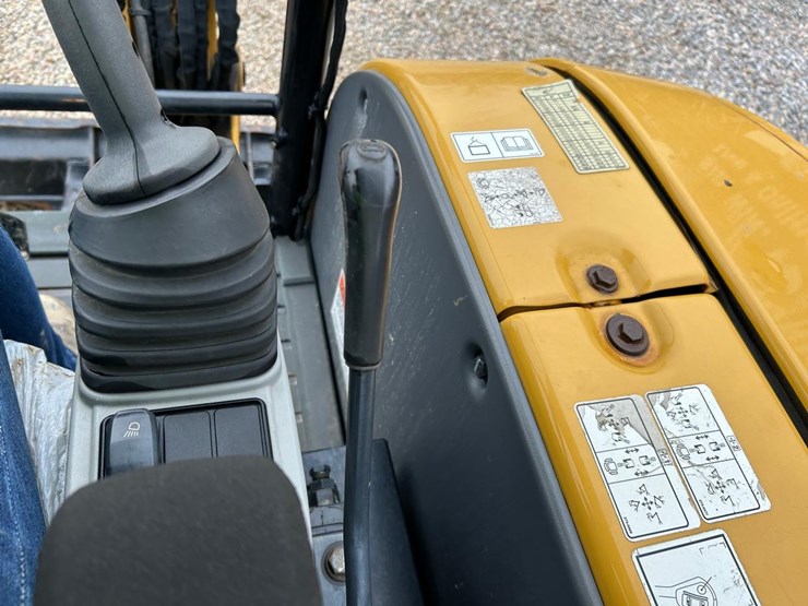 2020-caterpillar-303-image-24