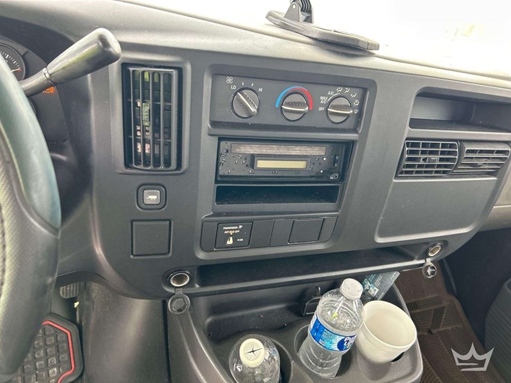 2016-chevrolet-express-2500-image-15