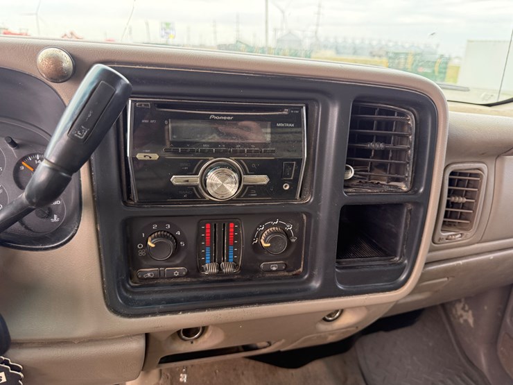 2005-gmc-2500-image-59