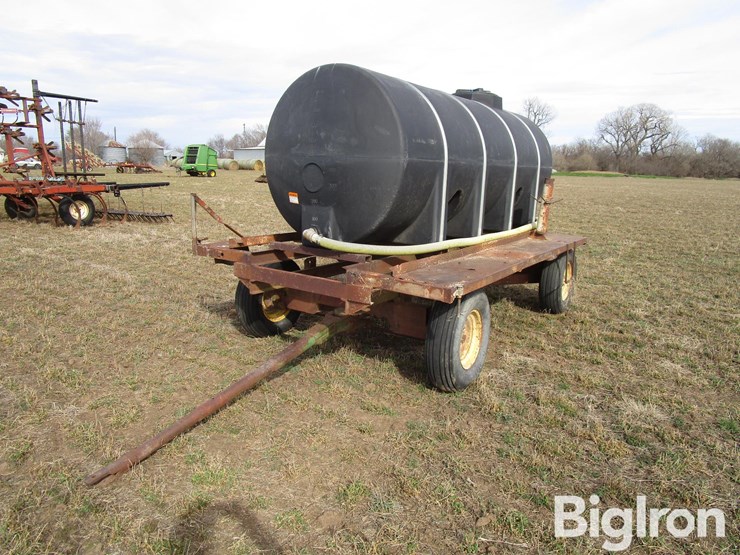 1025-gallon-water-tank-on-trailer-image-1
