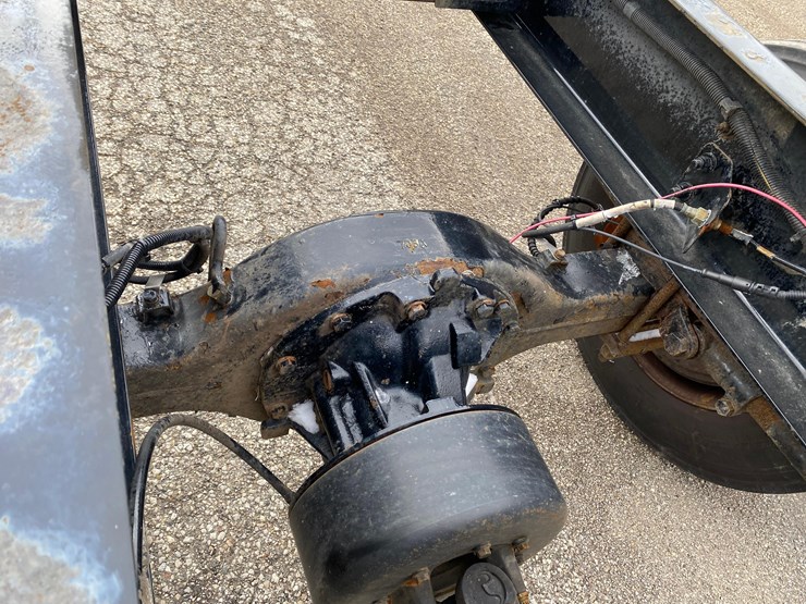 2016-peterbilt-325-image-33