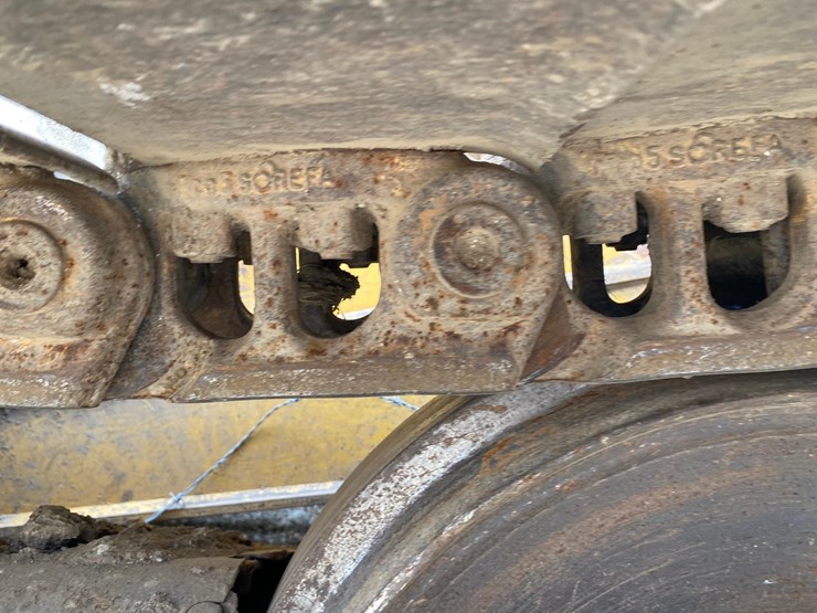 2005-deere-700h-image-61