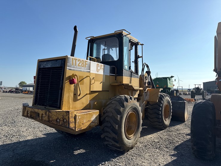 caterpillar-it28f-image-4