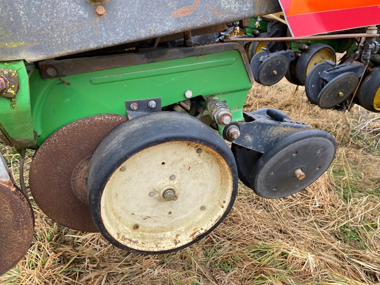 kinze-24-row-planter-image-61