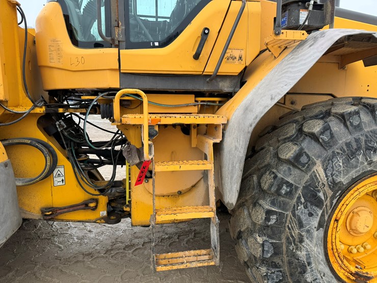 2007-volvo-l120f-image-11