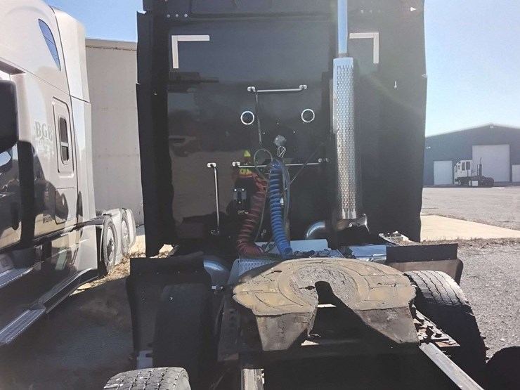 2019-peterbilt-579-image-28