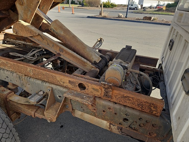 2014-ford-f550-xl-image-12