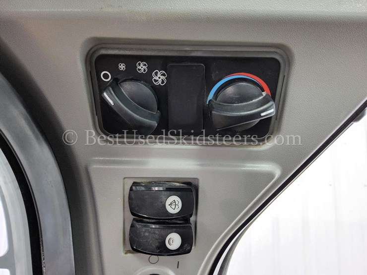 2017-caterpillar-272d2-image-23