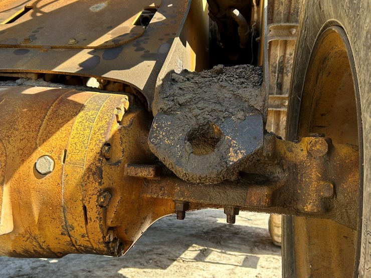 2010-deere-544k-image-62