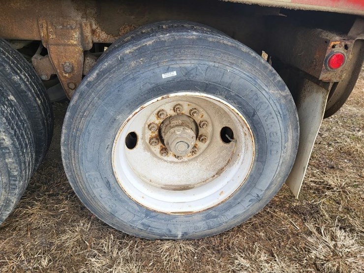 1996-warren-tandem-axle-feed-semi-trailer-image-23
