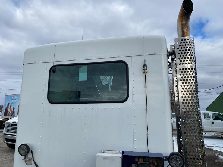 2012-kenworth-t370-image-16