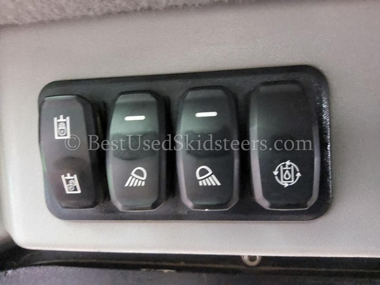 2020-caterpillar-299d3-image-30