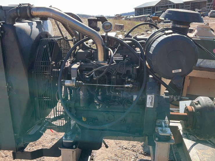 #200-•-iveco-power-unit-with-hydraulic-pumps-image-7