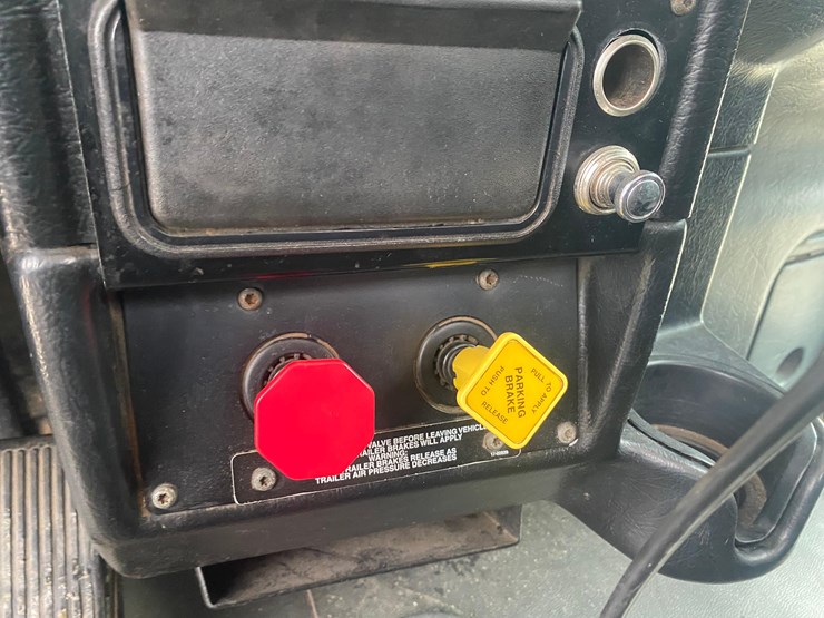 2002-peterbilt-379-image-104