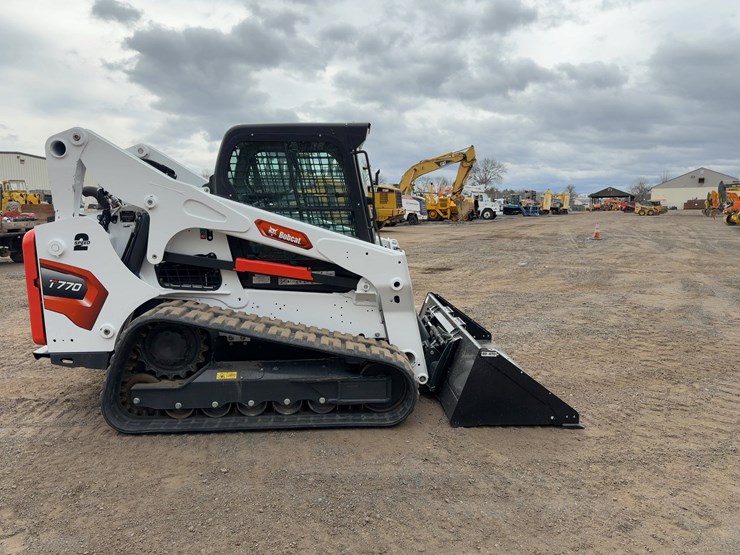 2024-bobcat-t770-image-6