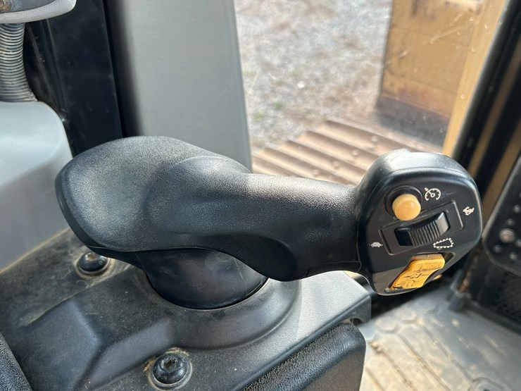 2015-caterpillar-d6t-lgp-image-67