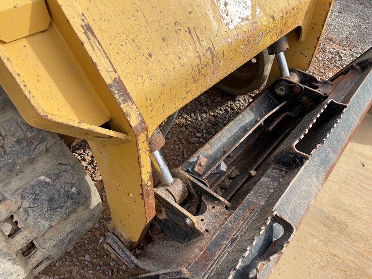 2016-caterpillar-299d2-xhp-image-17