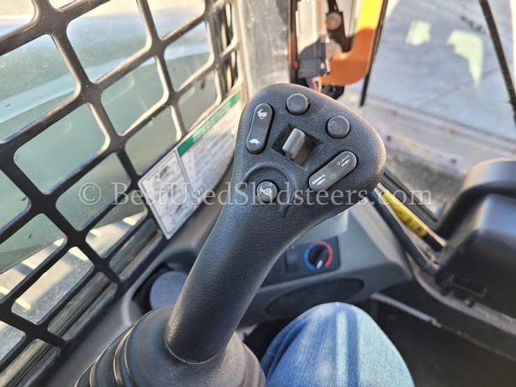 2016-bobcat-t740-image-14